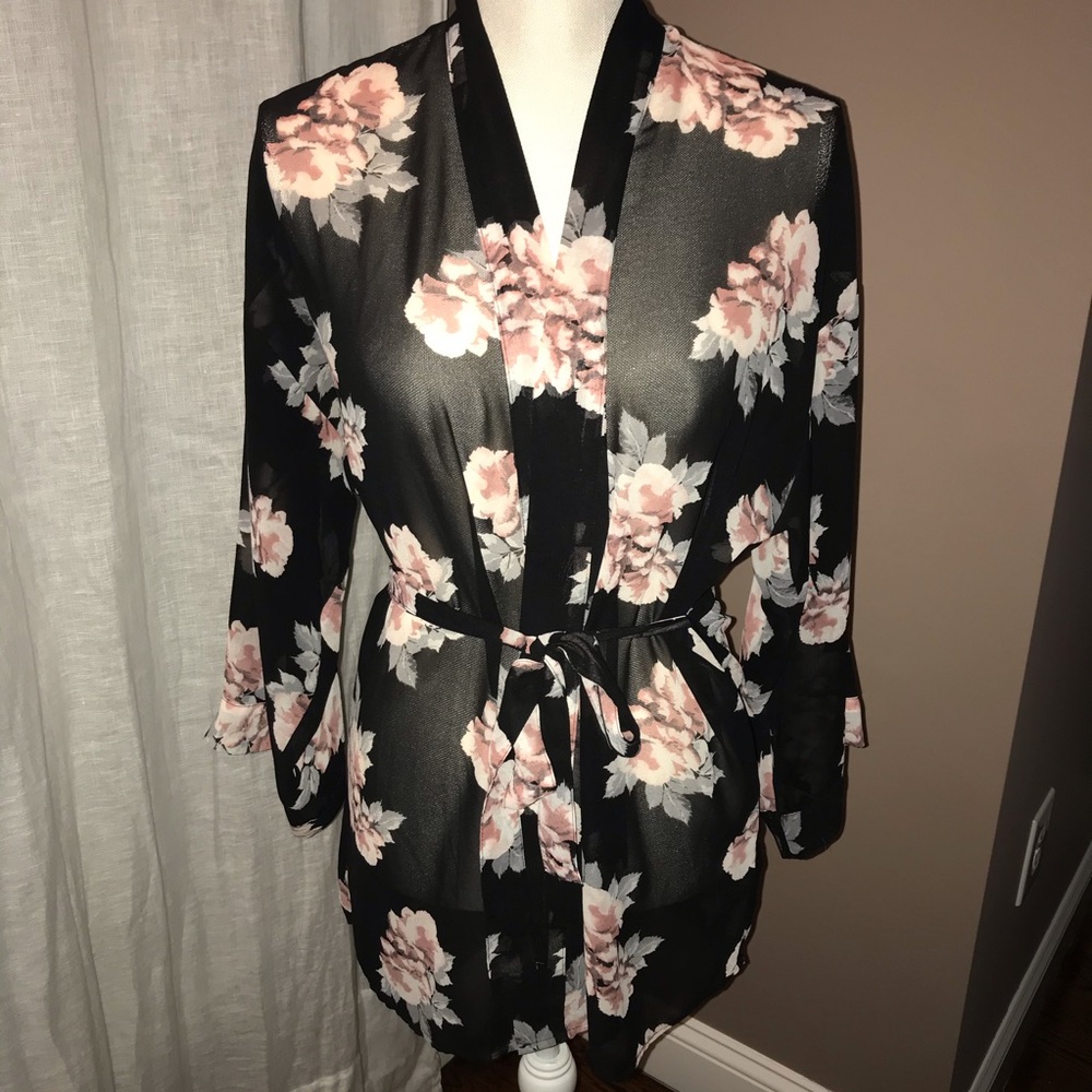 🌺 (2/$10) H&M Floral Kimono